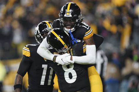 Pickett hits Johnson for late touchdown as the Steelers slip past Levis, Titans 20-16